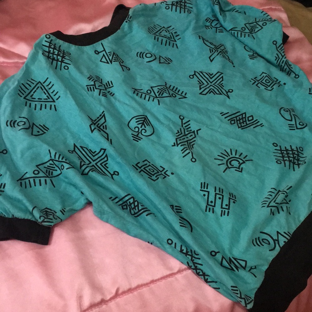 Retro vintage 80’s blue batwing top with motif